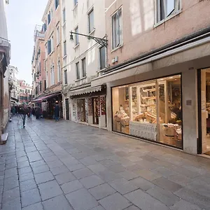 San Lio Romantic X2 A Rialto , Venice Italy